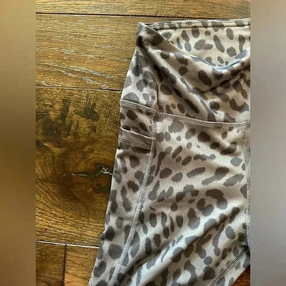 ADRIENNE VITTADINI Gray Cheetah High Waist Leggings Yoga Pants -Women's Small - Picture 3 of 5